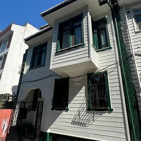 Wooden House Ueskuedar * İstanbul
